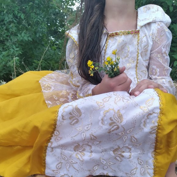 Cachivaches Other - Gold and White Renaissance Princess Gown